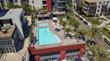 Elevated swimming pool
